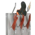 Apavu žāvētājs ar metāla rokturiem, uzstādīts uz sienas, tur 4 pārus apavu un cimdus.