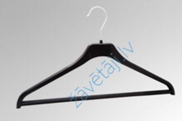 Melns plastmasas pakaramais ar baltu āķi, gluda forma un plaša plecu daļa.
