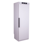 Balts apģērbu žāvēšanas skapis ar melnu rokturi, taisnstūra forma, ventilācijas izvads augšpusē.