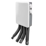 Balts apavu žāvētājs ar pelēku korpusu un trim melnām elastīgām caurulēm siltā gaisa plūsmai. Divi regulatori.