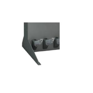 Melna metāla atbalsta kāja ar trim pelēkām stiprinājumu vietām, stabila un izturīga konstrukcija.